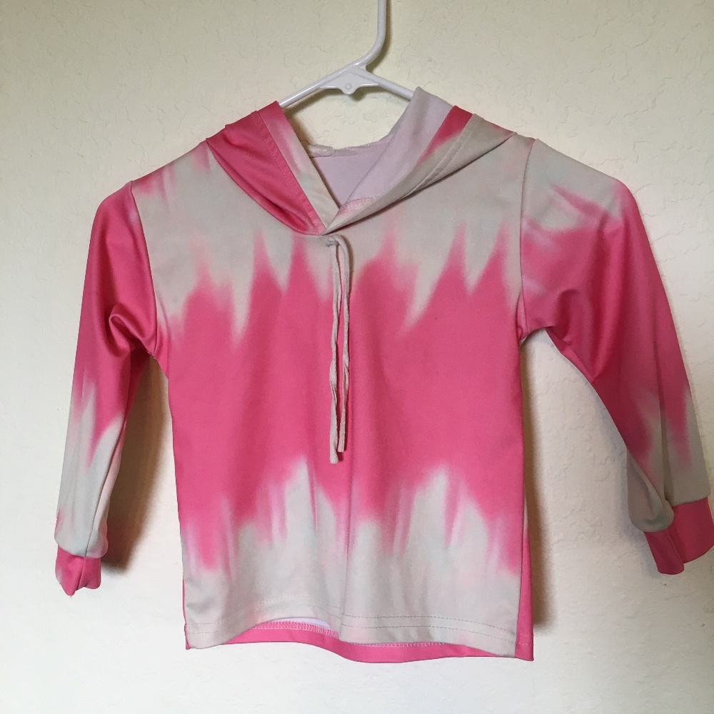 Girls pink tie dye hoodie. Size 110 (4-5Y)